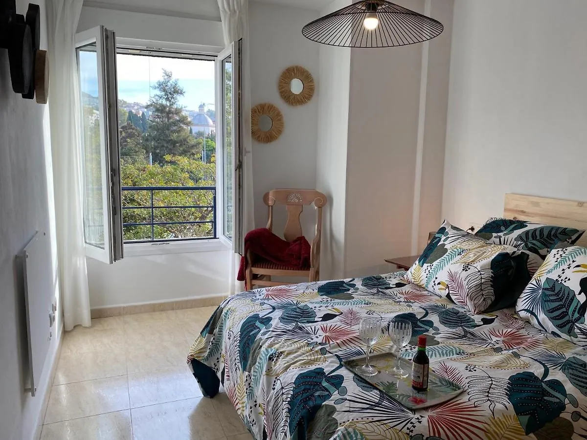 Homestay Lunaroom Center & Quiet Guesthouse Malaga